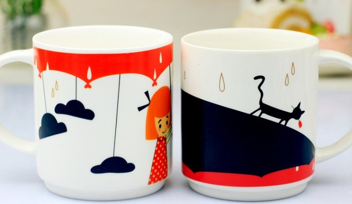 Couples kiss the cups - Alexecom.com